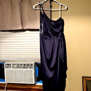 Size medium Lulu's formal midi dress with side slit